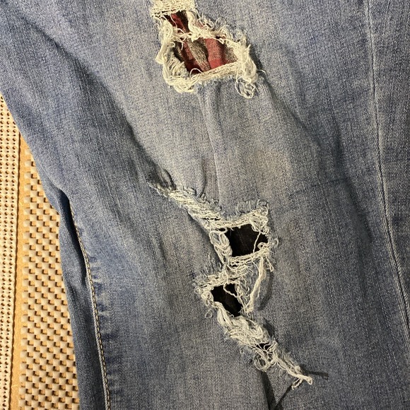 Maurices Women's Size XL REG Dark Blue Skinny Mid-Rise Distressed Stretch Jeans - Picture 3 of 7
